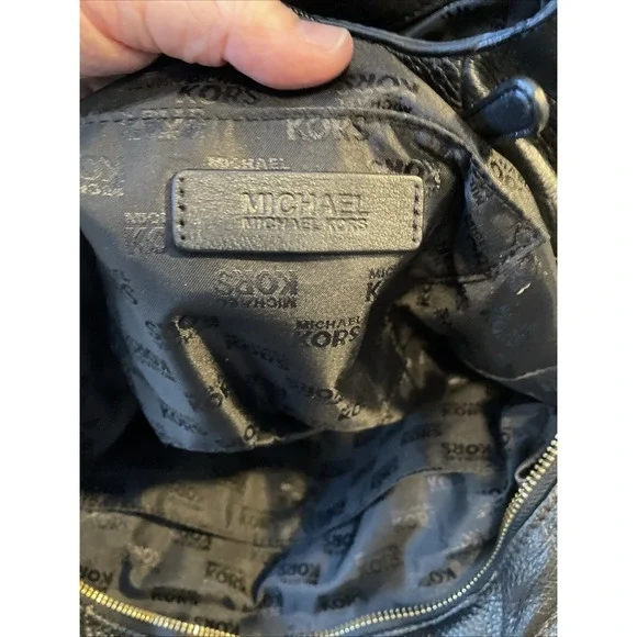 Michael Kors Relaxed Black Pebble Leather Chain Shoulder Bag – Metal Hardware - Picture 8 of 9